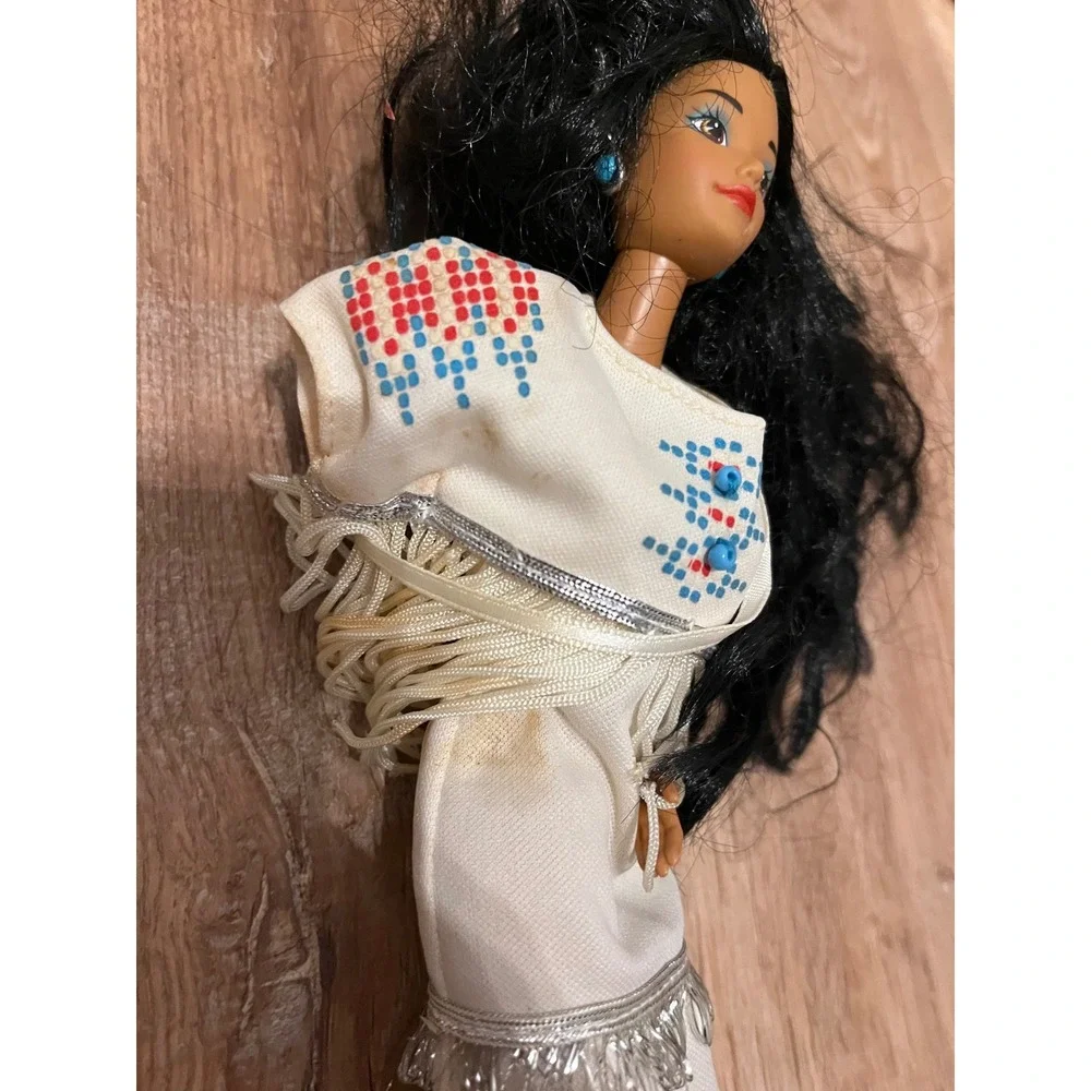 Vintage Mattel Barbie Dolls of the World Native American 1992 Fringe Dress